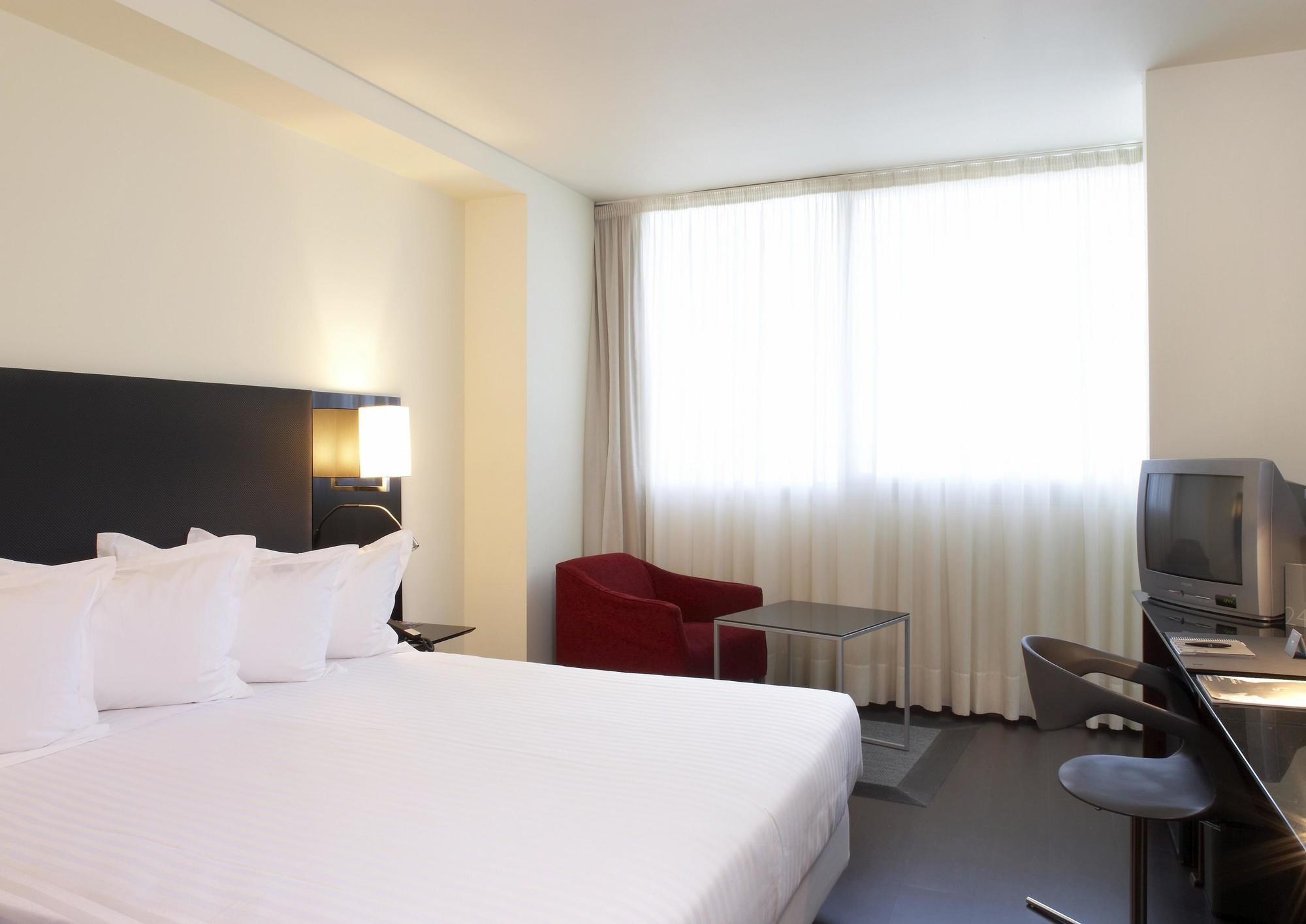 Ac Hotel Som By Marriott L'Hospitalet de Llobregat Room photo